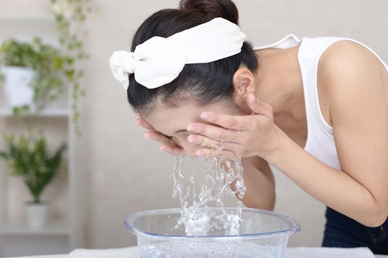 rửa mặt bằng nước vo gạo